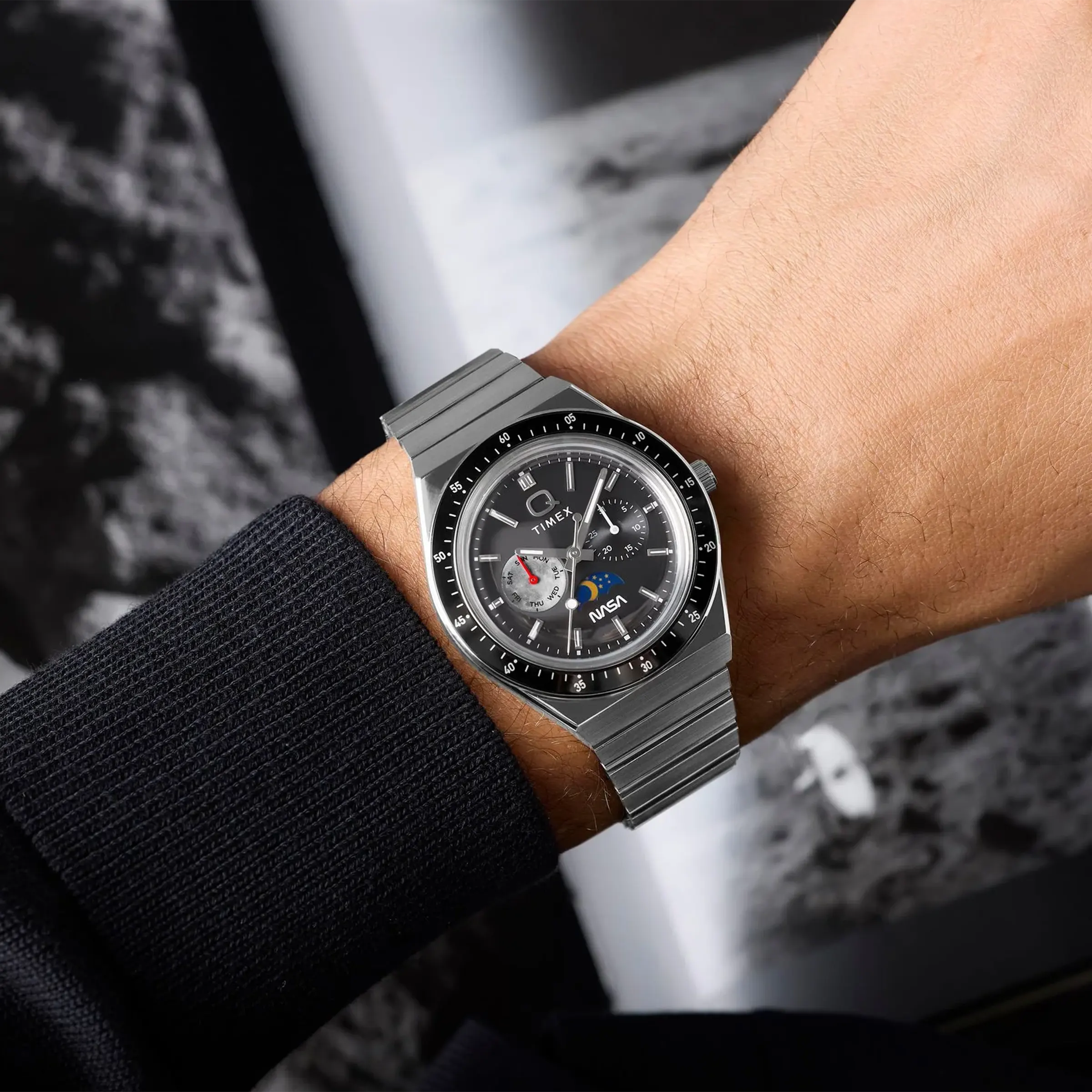 Timex Q Timex NASA 40mm Multifunction Moonphase Men's Watch- TW2Y56700 TW2Y56700UJ watch side profile and crown
